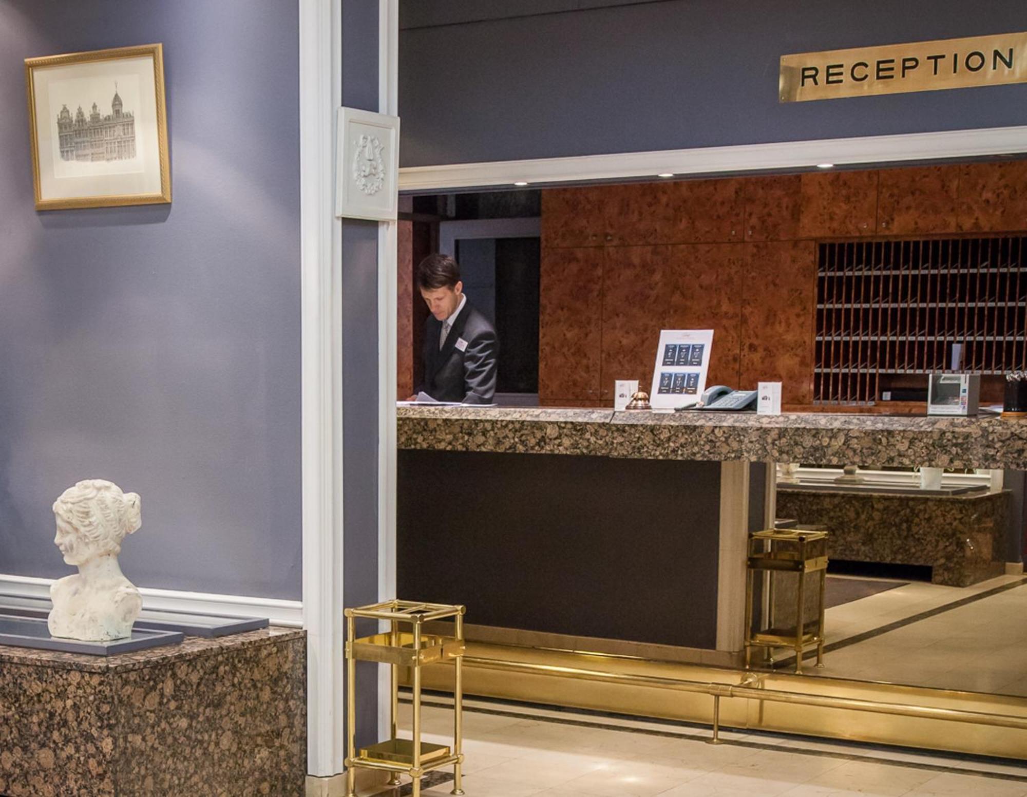 First Euroflat Hotel Brussel Bagian luar foto